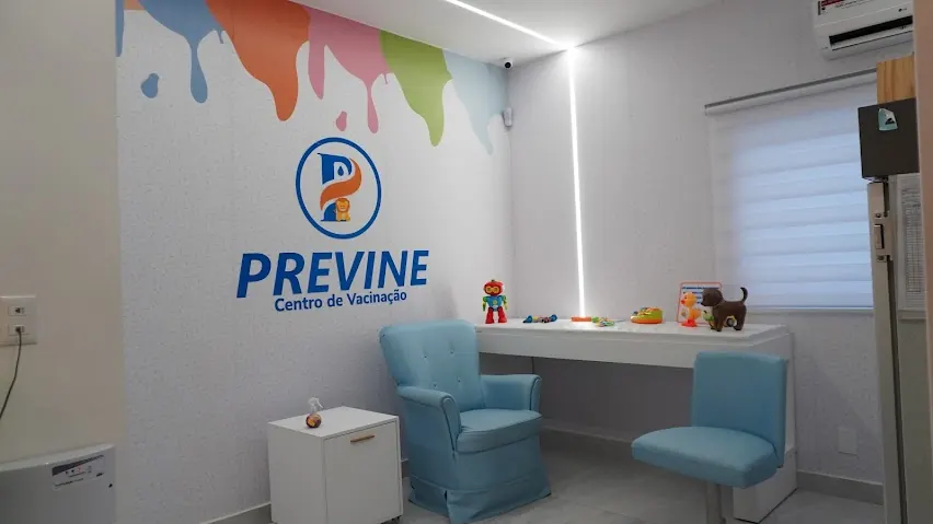Sala interna da Previne Caruaru com marca na parede